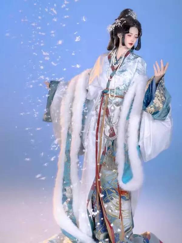 새로운 Hanfu 여성 Zhan Guo Robe Azu - Embroidery Cotton 리뷰 및 가격